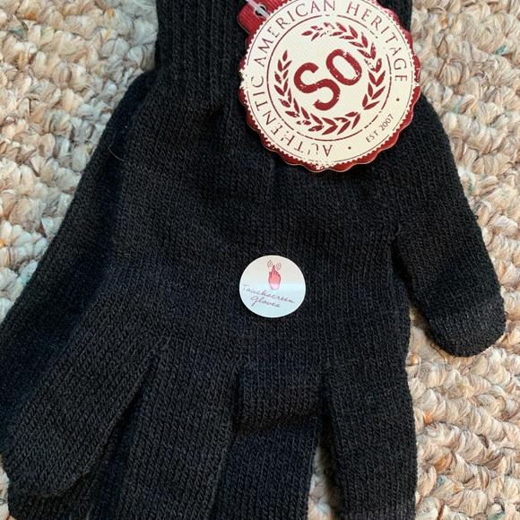 Brand new SO black touchscreen gloves with tags - Picture 1 of 4